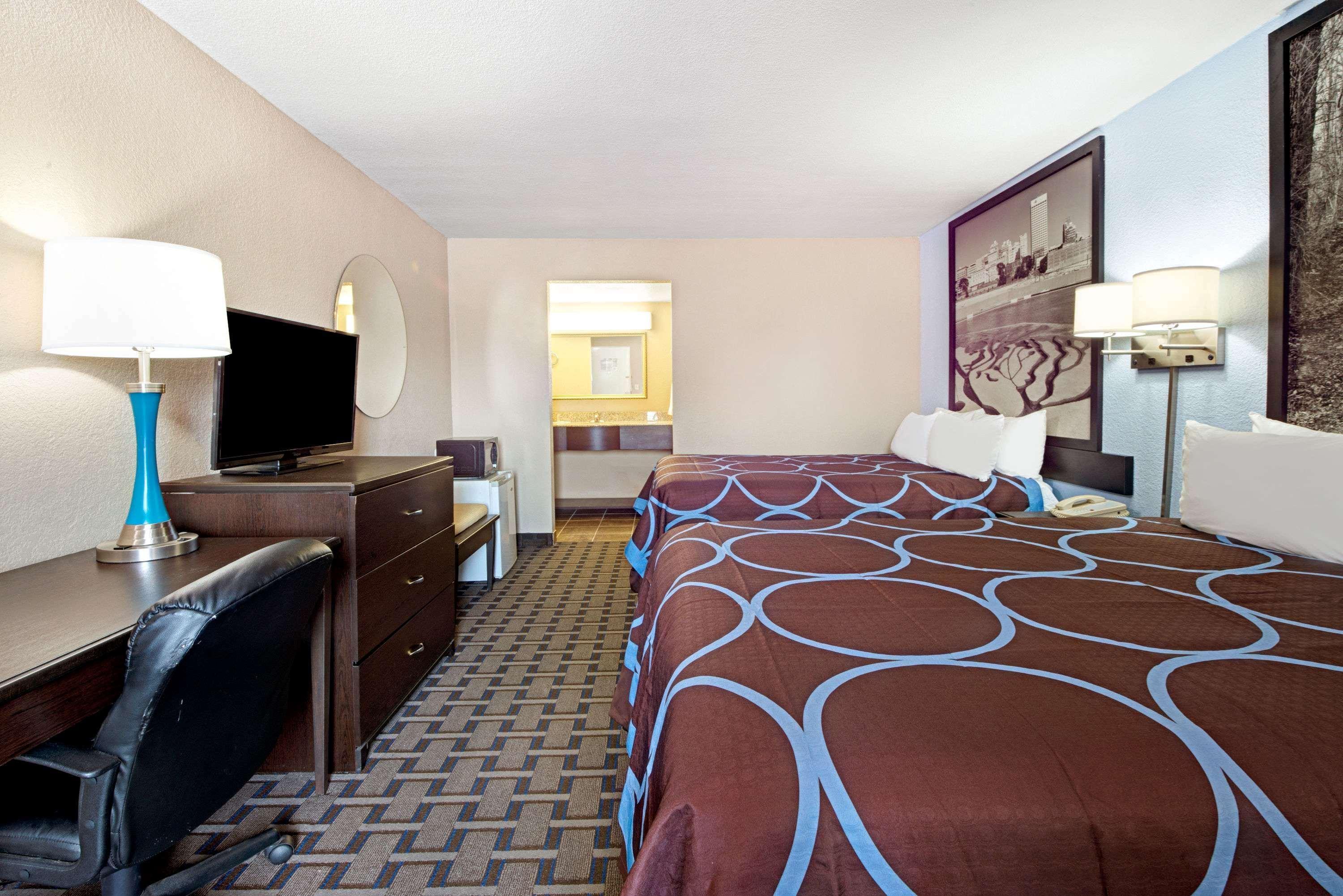 Super 8 By Wyndham Lakeland Екстериор снимка