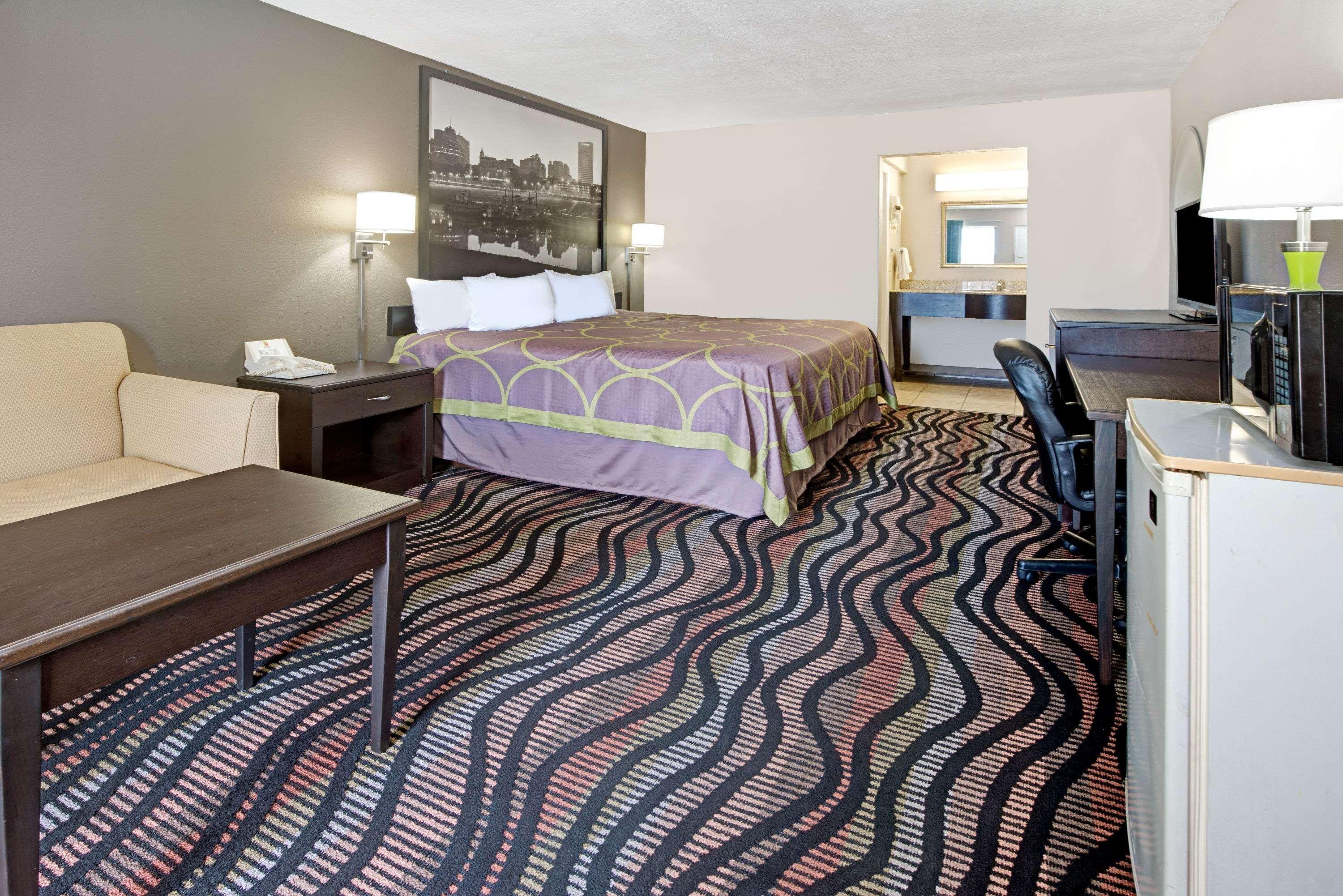 Super 8 By Wyndham Lakeland Екстериор снимка