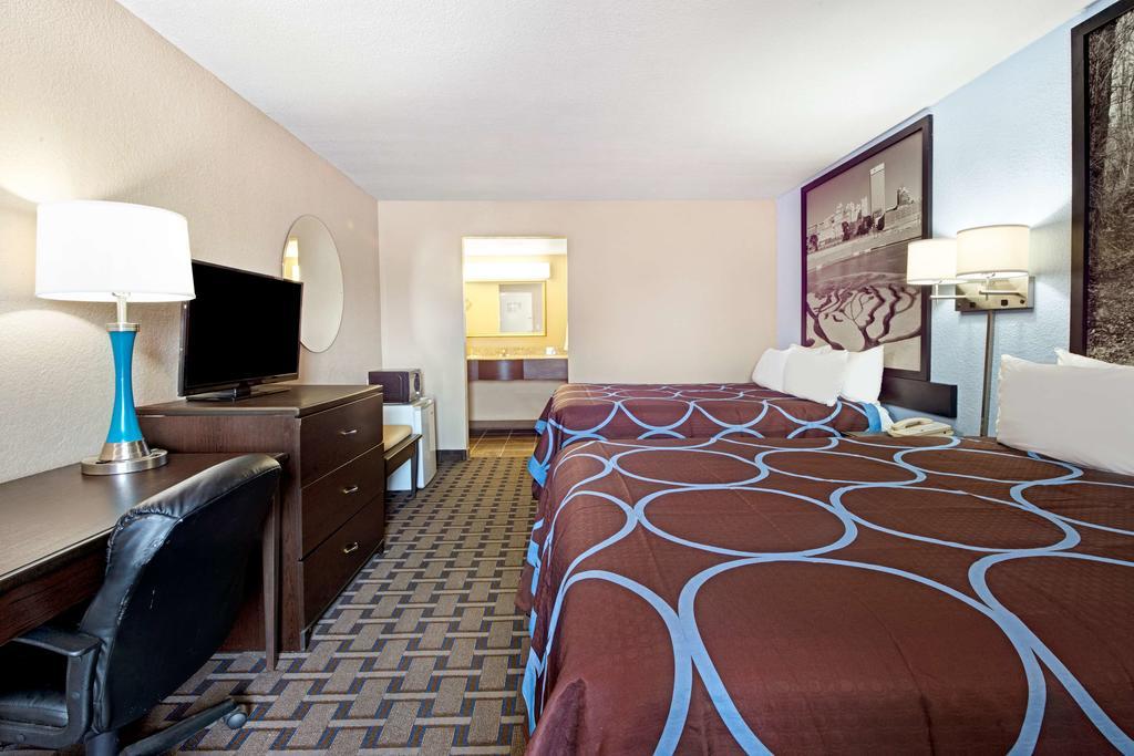 Super 8 By Wyndham Lakeland Екстериор снимка